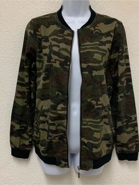 Camouflage Bomber Jacket, Women’s Size S - XS Front Zip And Pockets 100% Cotton